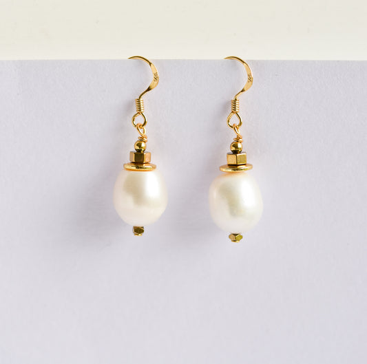 Pearl & gold earrings