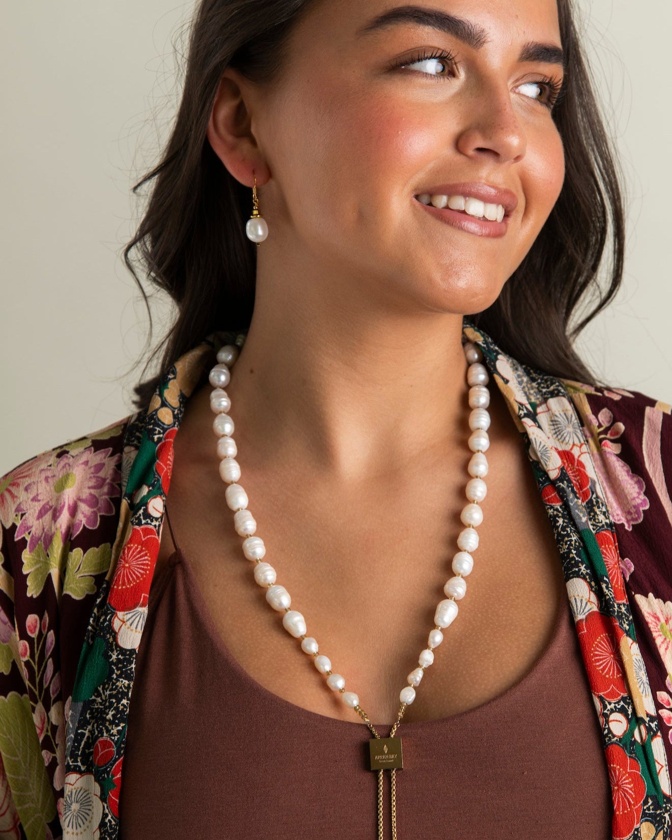 Pearl & gold earrings