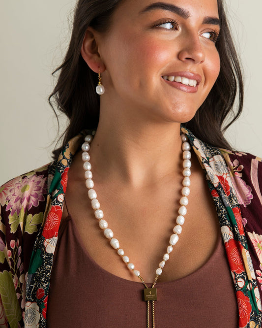 Pearl & gold earrings