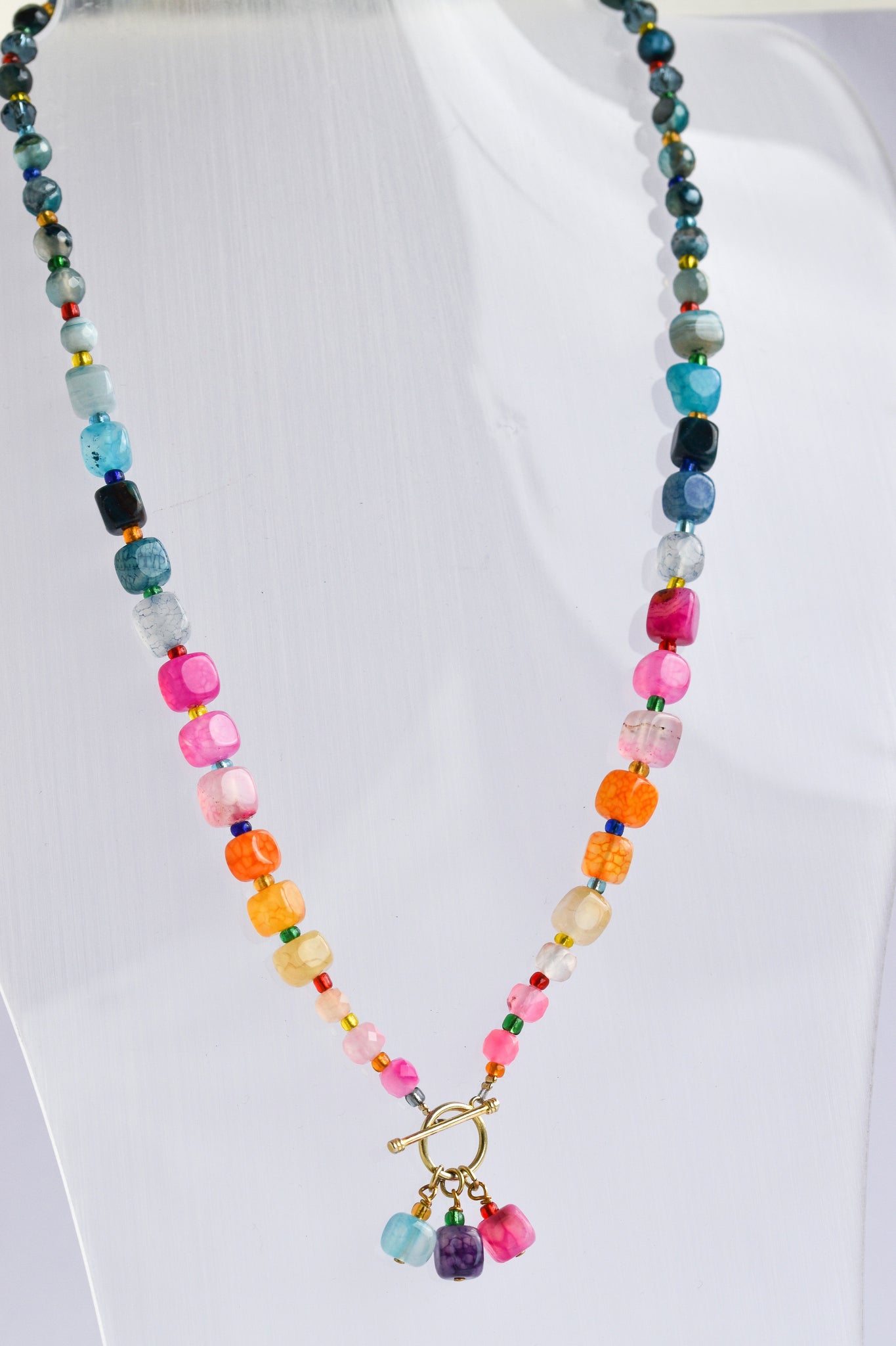 Natural bright graded colour agate necklace