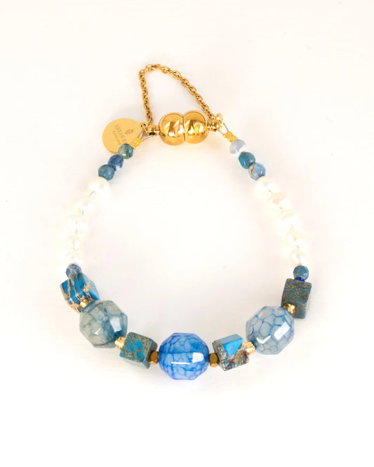 Bracelet with blue agates and freshwater pearls