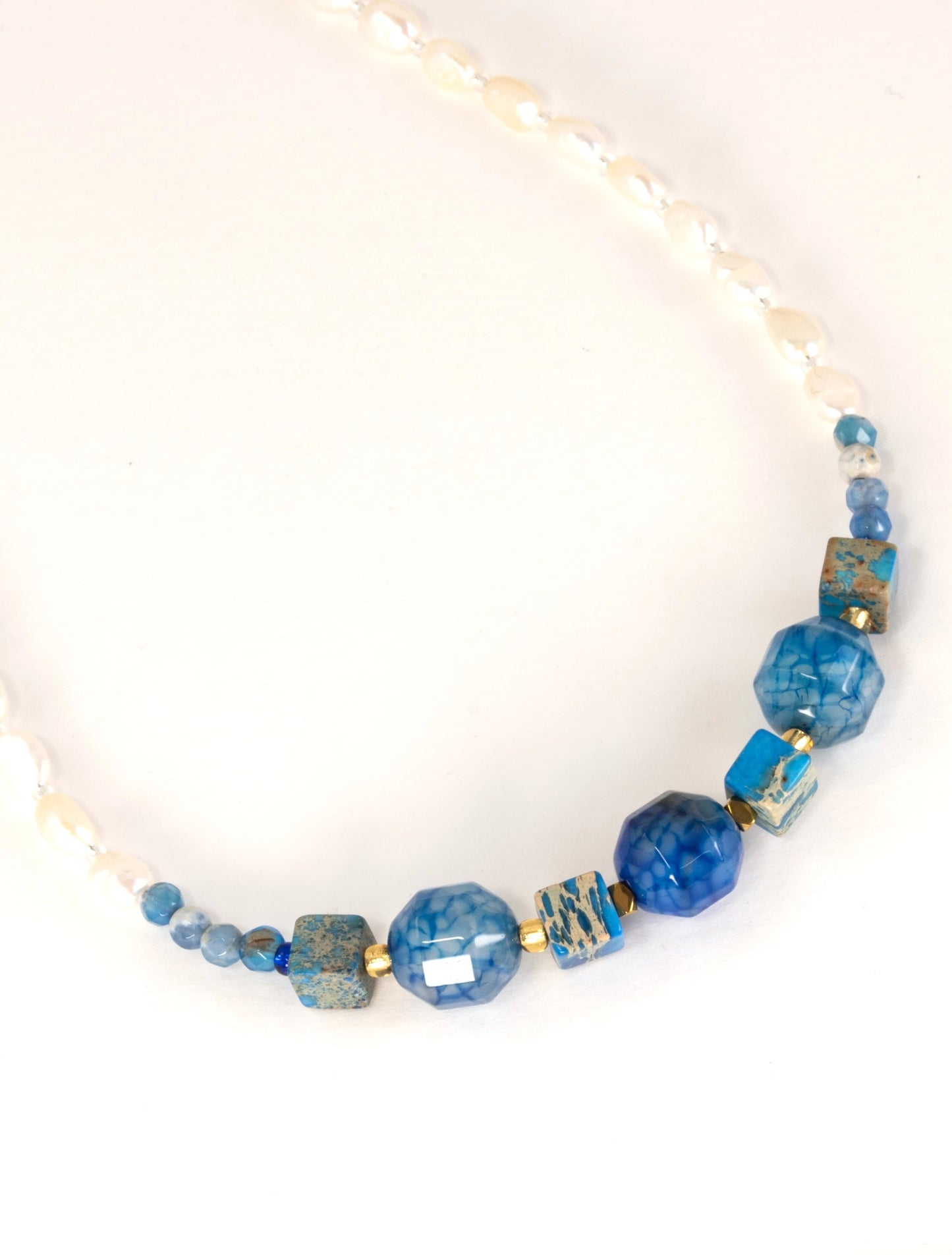 Necklace with blue agate beads and pearls
